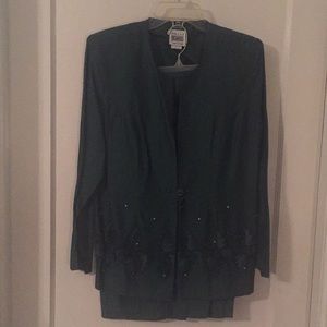 Skirt suit